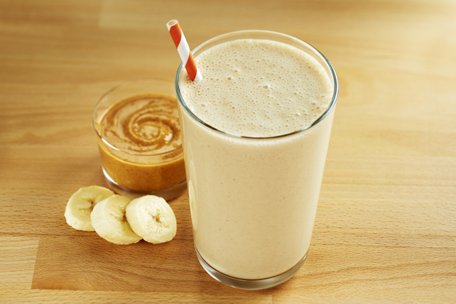 Recette de shake pour grossir : banane, protéine, beurre d’arachide.