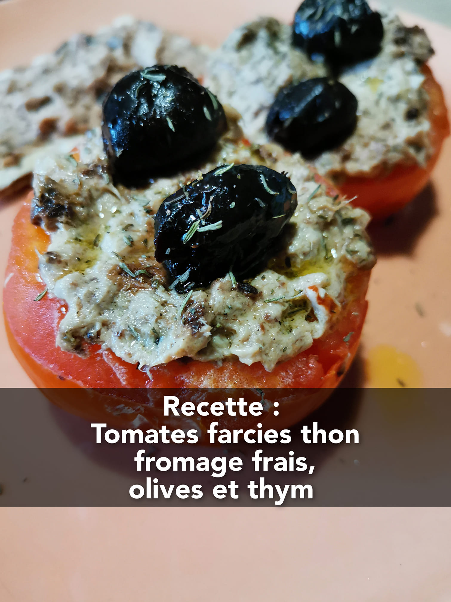 Recette riche en protéines : tomates farcies au thon, fromage frais, olives et thym